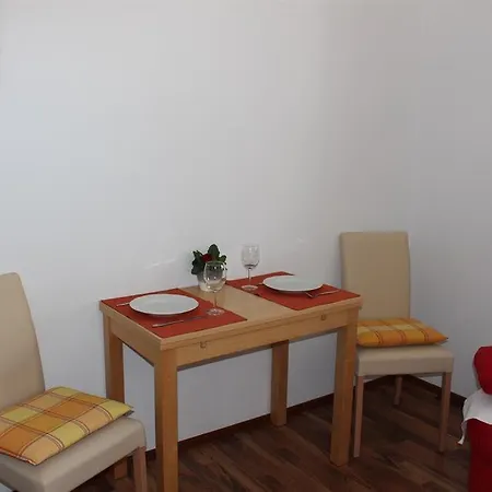 Hollaus Elisabeth Lägenhet *